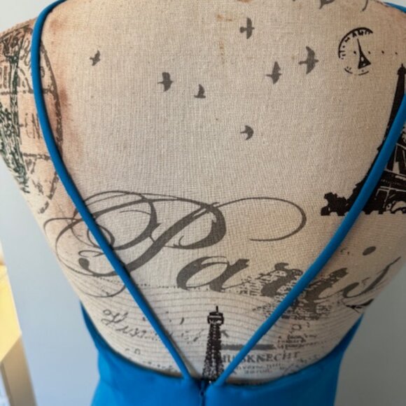 CARMEN MARC VALVO Infusion Peacock Blue Cascading Ruffle Hi-Slit Maxi Gown 6 US - Picture 2 of 10